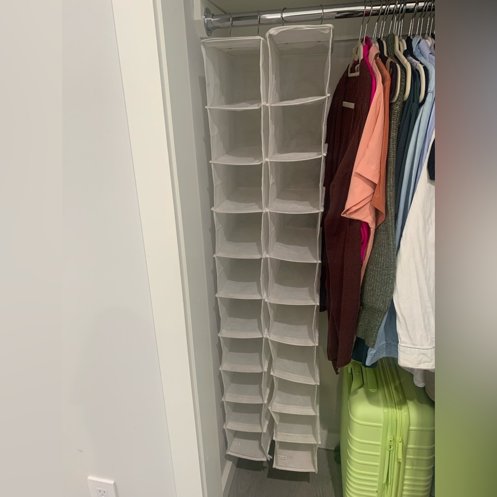 Hanging shoe rack